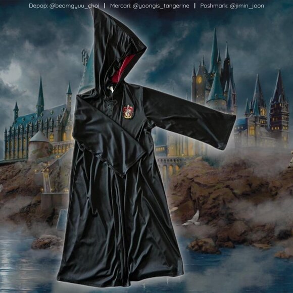 Harry Potter Gryffindor robe ⚡️ - Picture 1 of 6